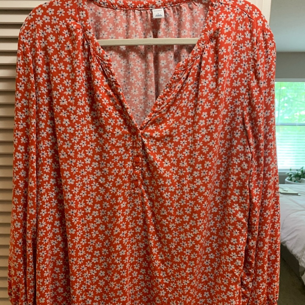 Flower long sleeve blouse.